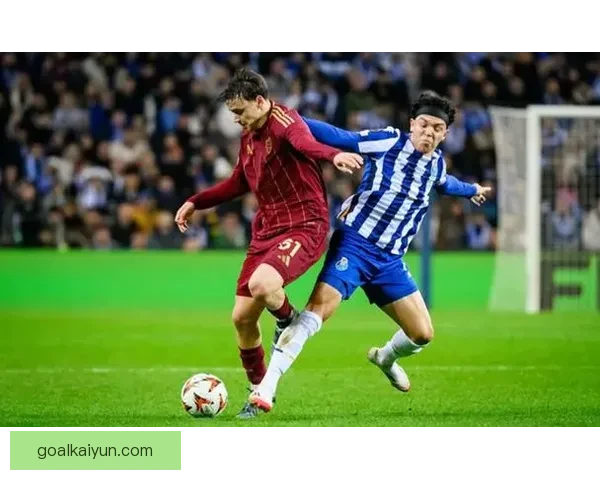 波尔图队防线表现稳健，近期比赛中展现出强大的防守韧性和稳定性